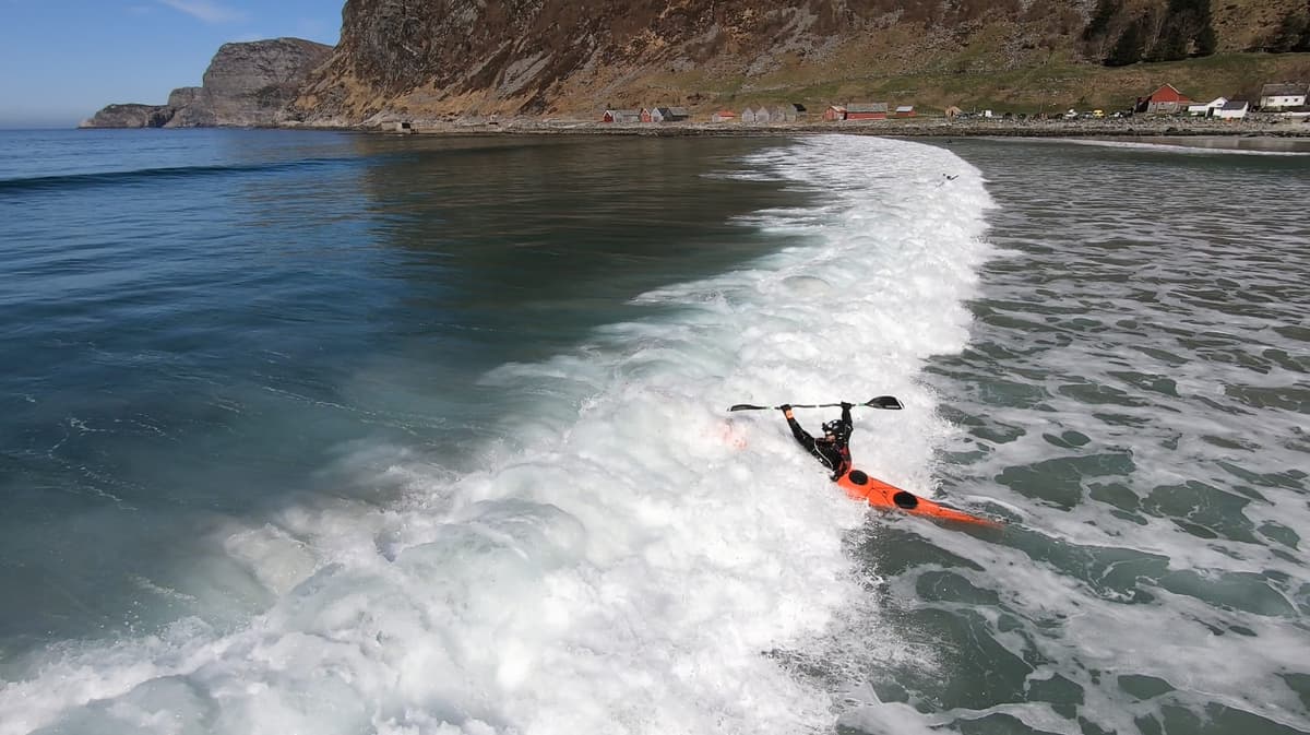 Kayak in the spray of a breaking wave in Hoddevik